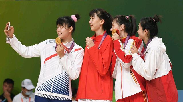 太强了！中国女篮轻取世界第三 双塔砍瓜切菜 争议后卫落选大名单(3)