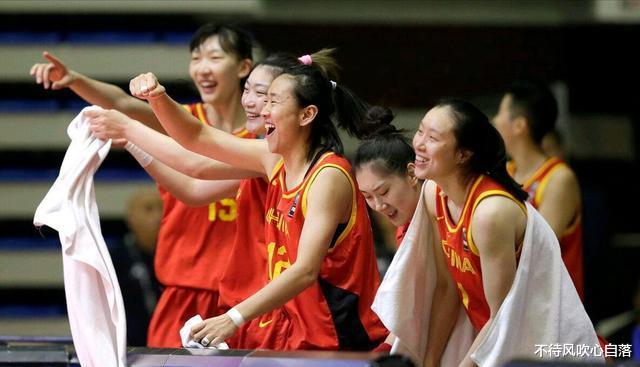 中国女篮又添顶级前锋！1米95攻防兼备 曾狂砍42+8 搭档双塔受期待(1)