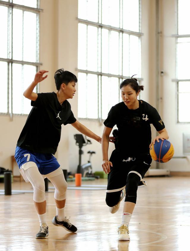 中国女篮有俩河南姑娘，河南女篮主教练：咱河南的骄傲(4)