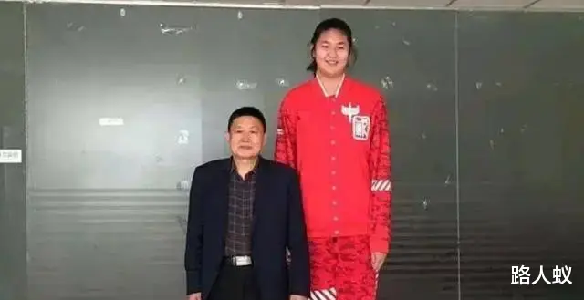 山东女篮子宇身高2.27米，绝对的身高优势(1)
