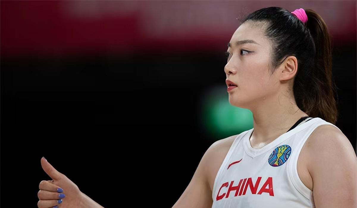 世界杯勇夺亚军，追平历史最好成绩，谁才是中国女篮最棒的球员？(8)