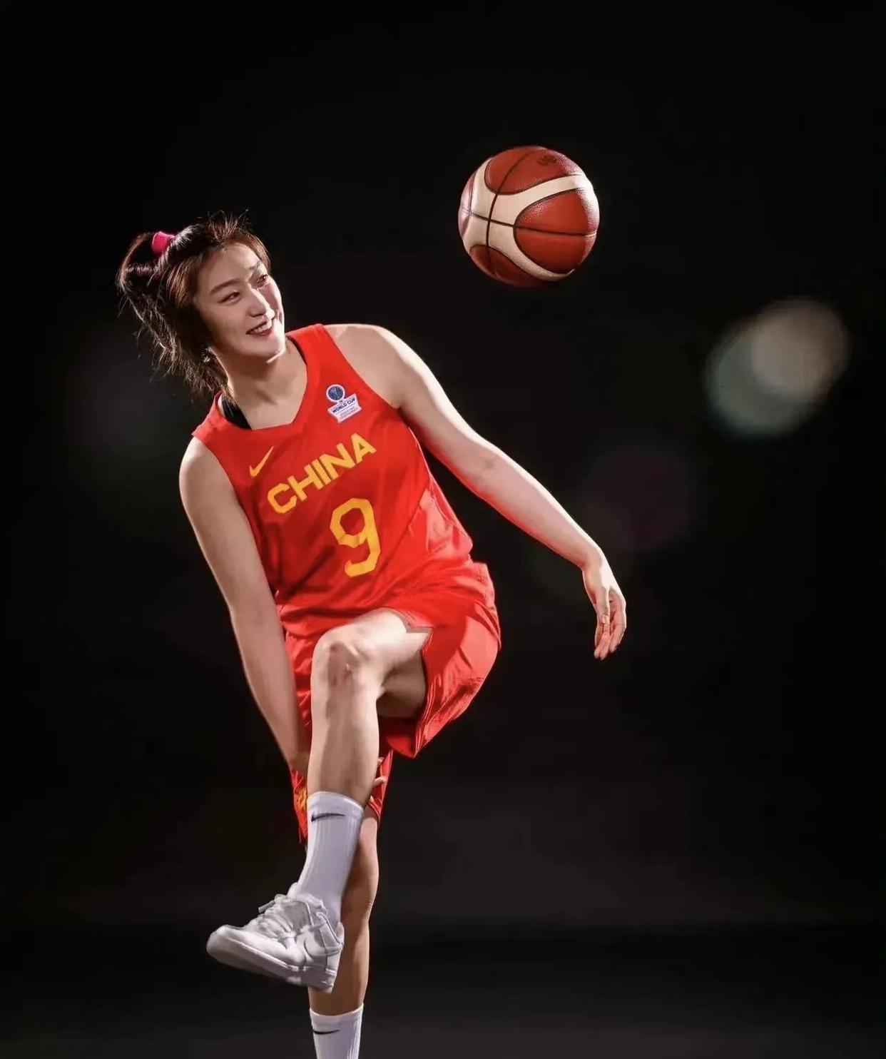 世界杯勇夺亚军，追平历史最好成绩，谁才是中国女篮最棒的球员？(9)