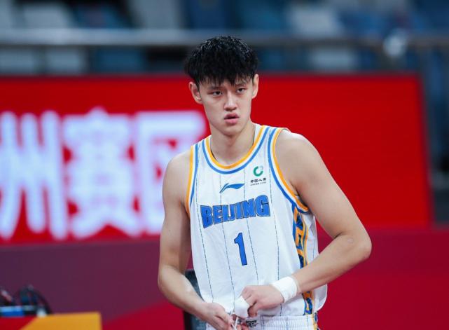 上海签NBA顶级球星，曾凡博首秀2分，冯莱谈CBA！(3)