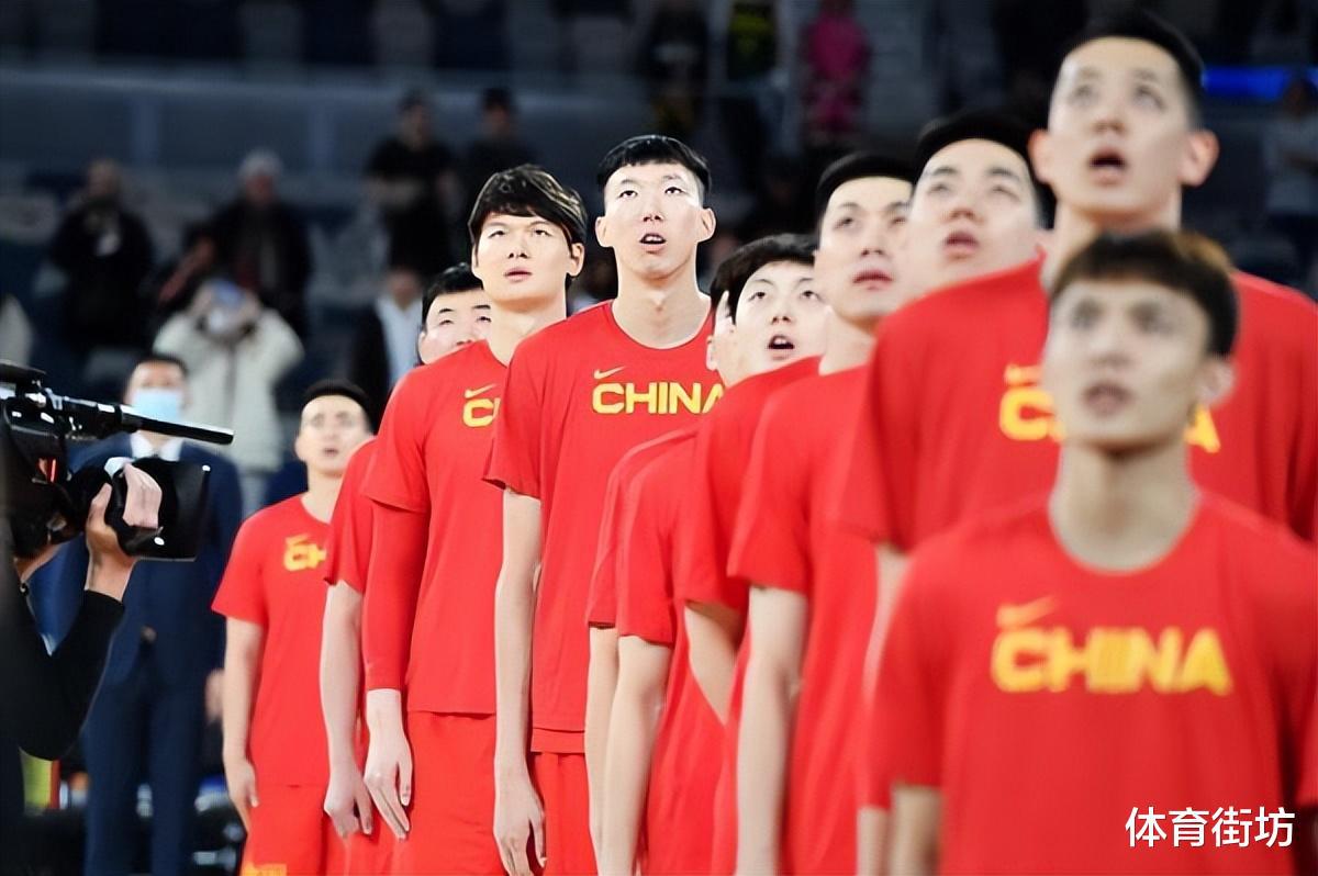 悬念揭晓，中国男篮新一届大名单敲定，金金、继伟无缘，他最意外(1)