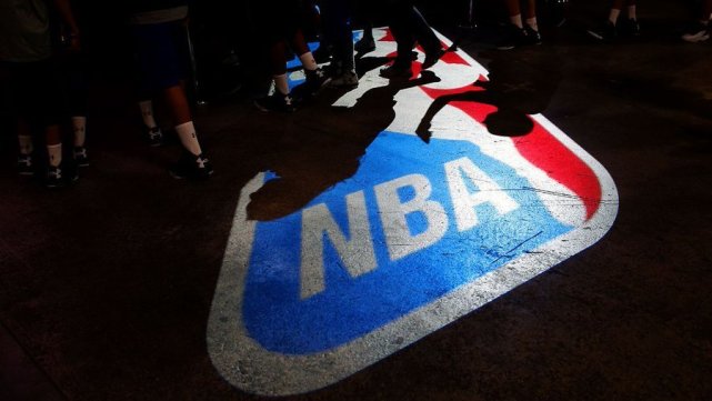 NBA停摆将至？新劳资协议难产：球员工会反对硬性上限取代奢侈税(1)