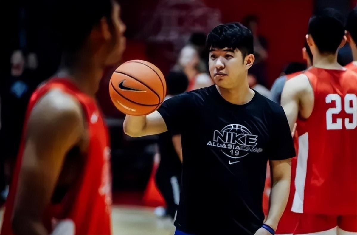 中国男篮最新名单引争议！杜锋29岁外甥入选国家队，被质疑有黑幕(1)