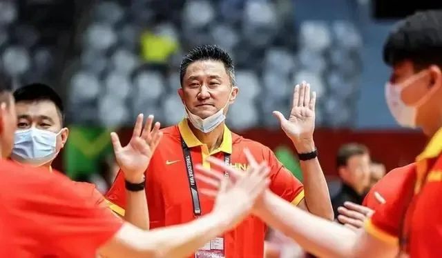 中国男篮对战伊朗队，杨鸣却突然迎来坏消息，杜锋成为最大赢家(1)