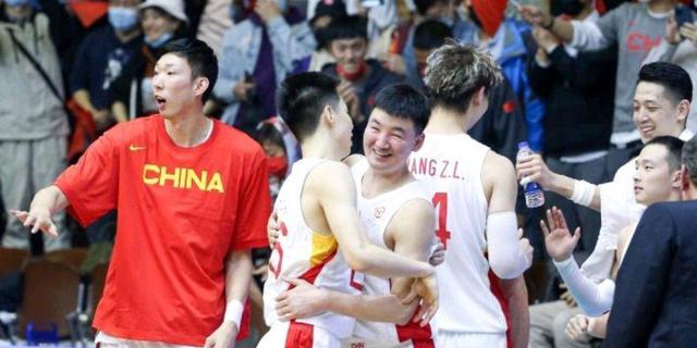 中国男篮新阵容前瞻！最强3塔齐聚张宁林葳受期待洋帅比杜锋幸运(1)