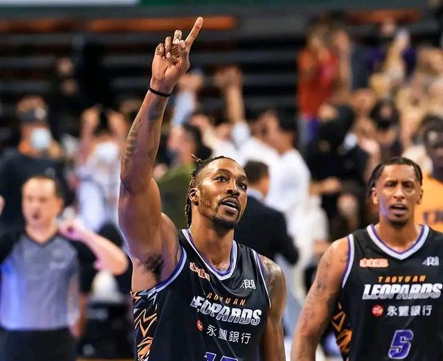 耍大牌，体力不支，霍华德在台湾篮球联赛水土不服，他是真想回NBA(1)