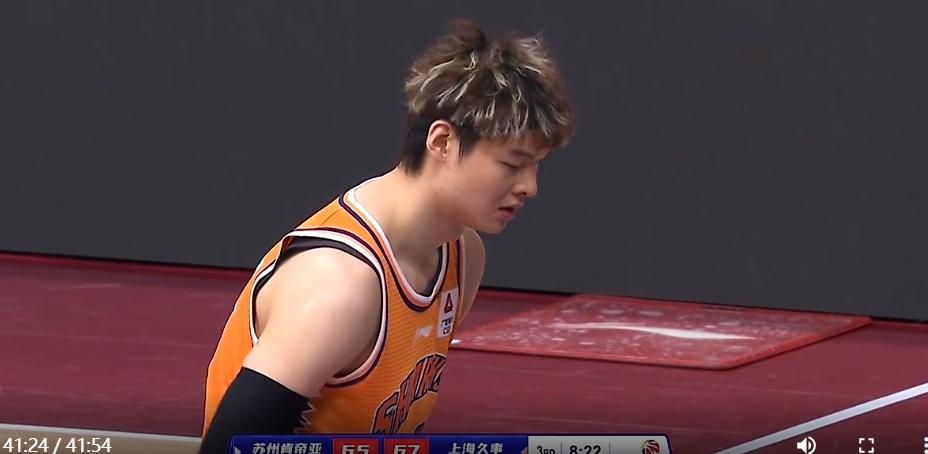 布莱索降维打击，上海男篮豪取八连胜，李春江还需解决一个问题(3)