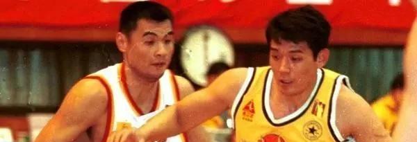 评论员苏群说: 巩晓彬的篮球天赋独一无二，他是山东男篮的旗帜！(4)