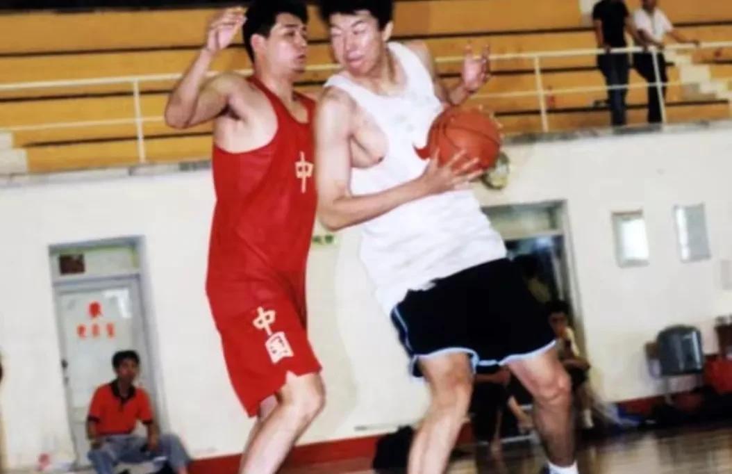 评论员苏群说: 巩晓彬的篮球天赋独一无二，他是山东男篮的旗帜！(7)