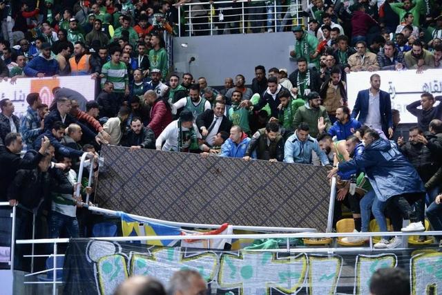 埃及篮球赛看台倒塌，至少27人受伤(1)
