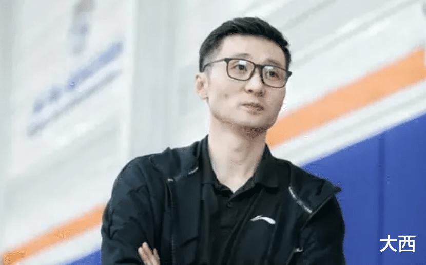 男篮刘炜，43岁依旧帅气，出任新岗位，儿子也是篮球好手(6)