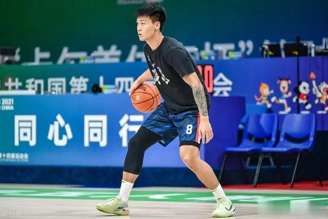 中国男篮双能卫赵睿：美式和中式相结合的爆发型打法，敢拼就会赢(6)