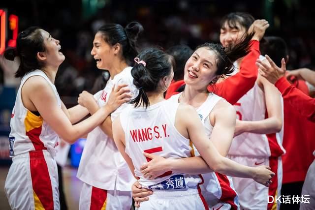 正式官宣！中国女篮18人收获年度大奖，前功勋主教练却因违法被抓(3)