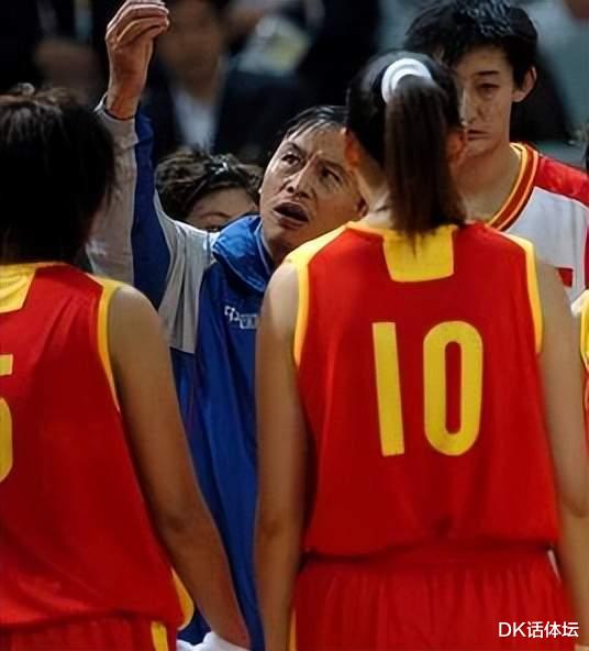 正式官宣！中国女篮18人收获年度大奖，前功勋主教练却因违法被抓(4)