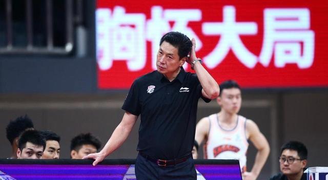 中国男篮挑战上海队，首发五人大调整，李春江有望大胜10分以上(3)