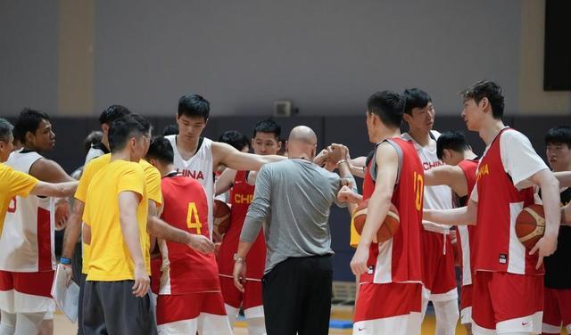官宣！中国男篮16人大名单出炉，辽宁篮球5人入围成为大赢家(1)