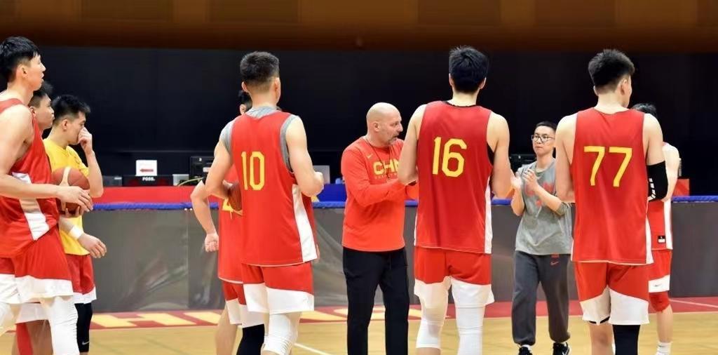 中国男篮与伊朗比赛结束后，欧媒曝料：这3人身价大涨！姚明乐了(3)