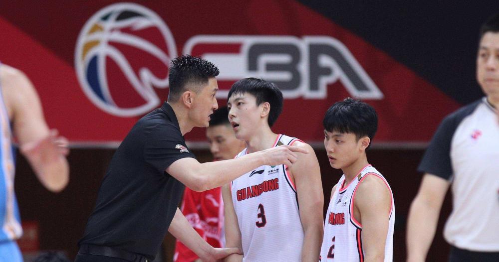 数据表示乔帅的中国男篮，预测8人留下，赵睿胡明轩被淘汰理由(6)
