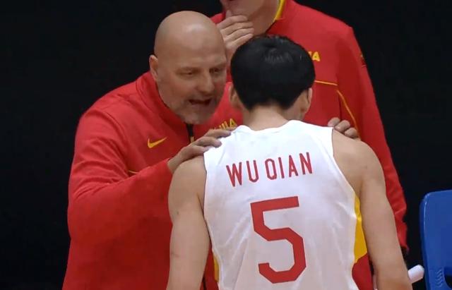 18分！13分！中国男篮两大替补发威救了乔帅，周琦后两节0分(4)