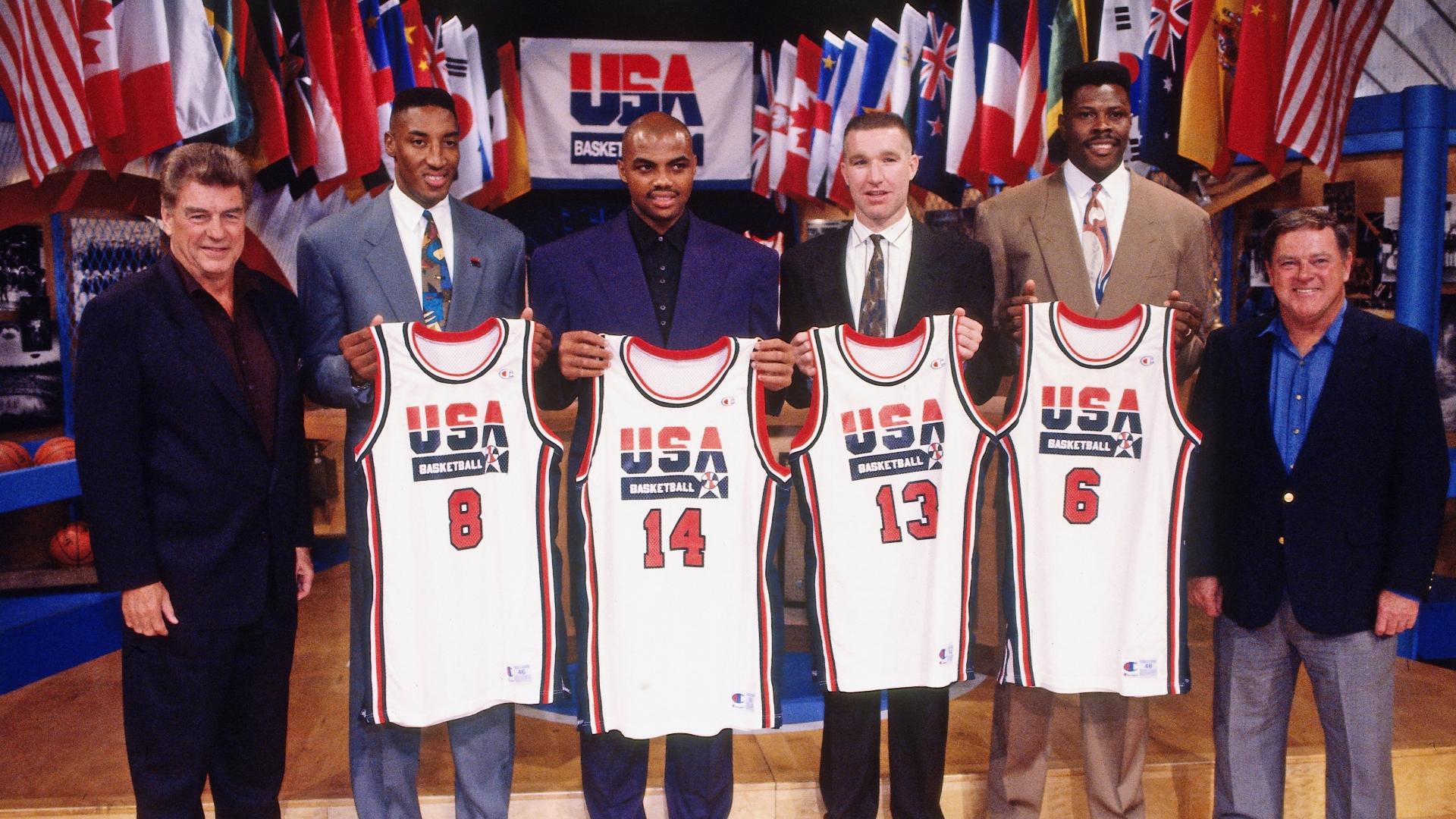 充满传奇的92年梦一队，统治篮坛的12人，带给全世界一场篮球盛宴(16)