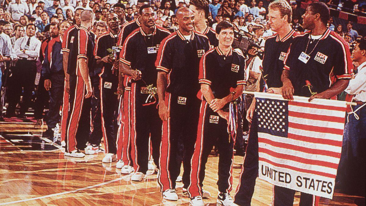 充满传奇的92年梦一队，统治篮坛的12人，带给全世界一场篮球盛宴(22)