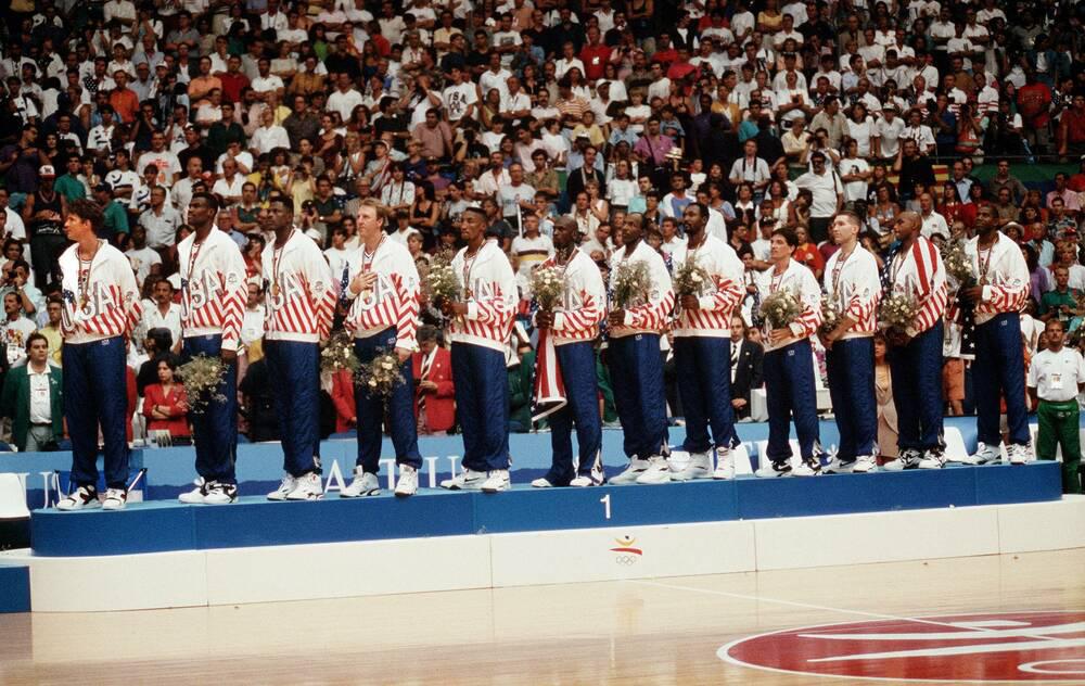 充满传奇的92年梦一队，统治篮坛的12人，带给全世界一场篮球盛宴(32)