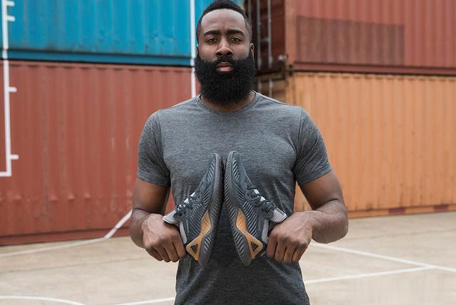 NBA让“耐克看走眼”的巨星：耐克羞辱姚明，伦纳德手撕Nike商标(8)