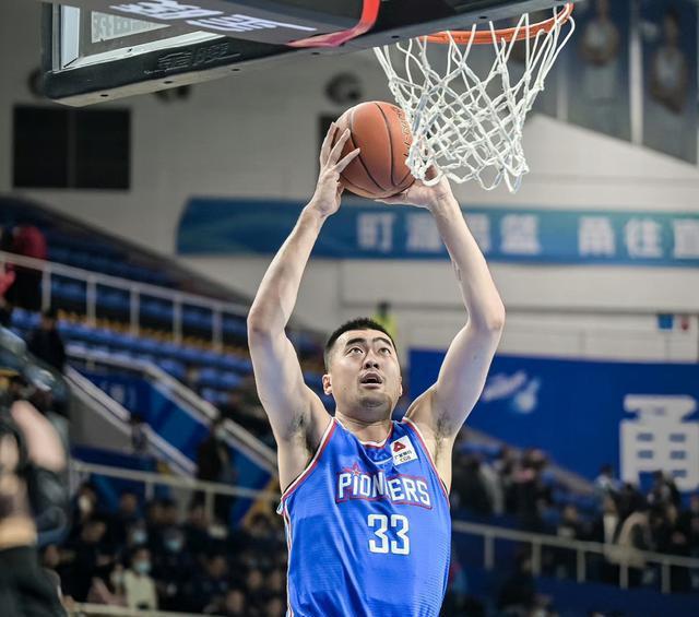 广州队内线核心伤停，张兆旭宣布退役，中国篮球名人堂今日入堂(2)