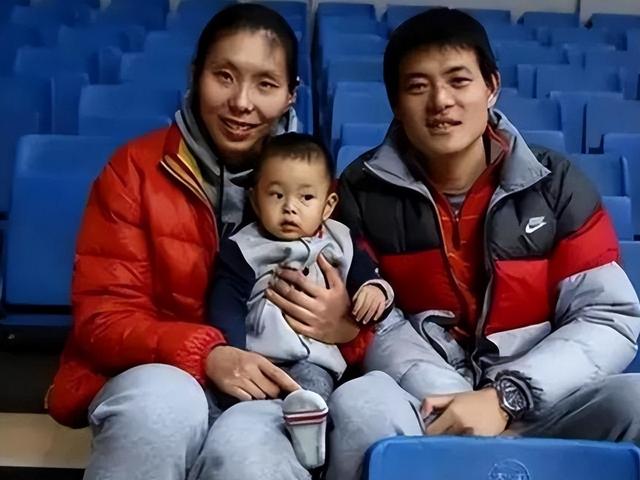 中国女篮前队长陈楠：退役后嫁给了公务员丈夫，育有两子家庭幸福(19)