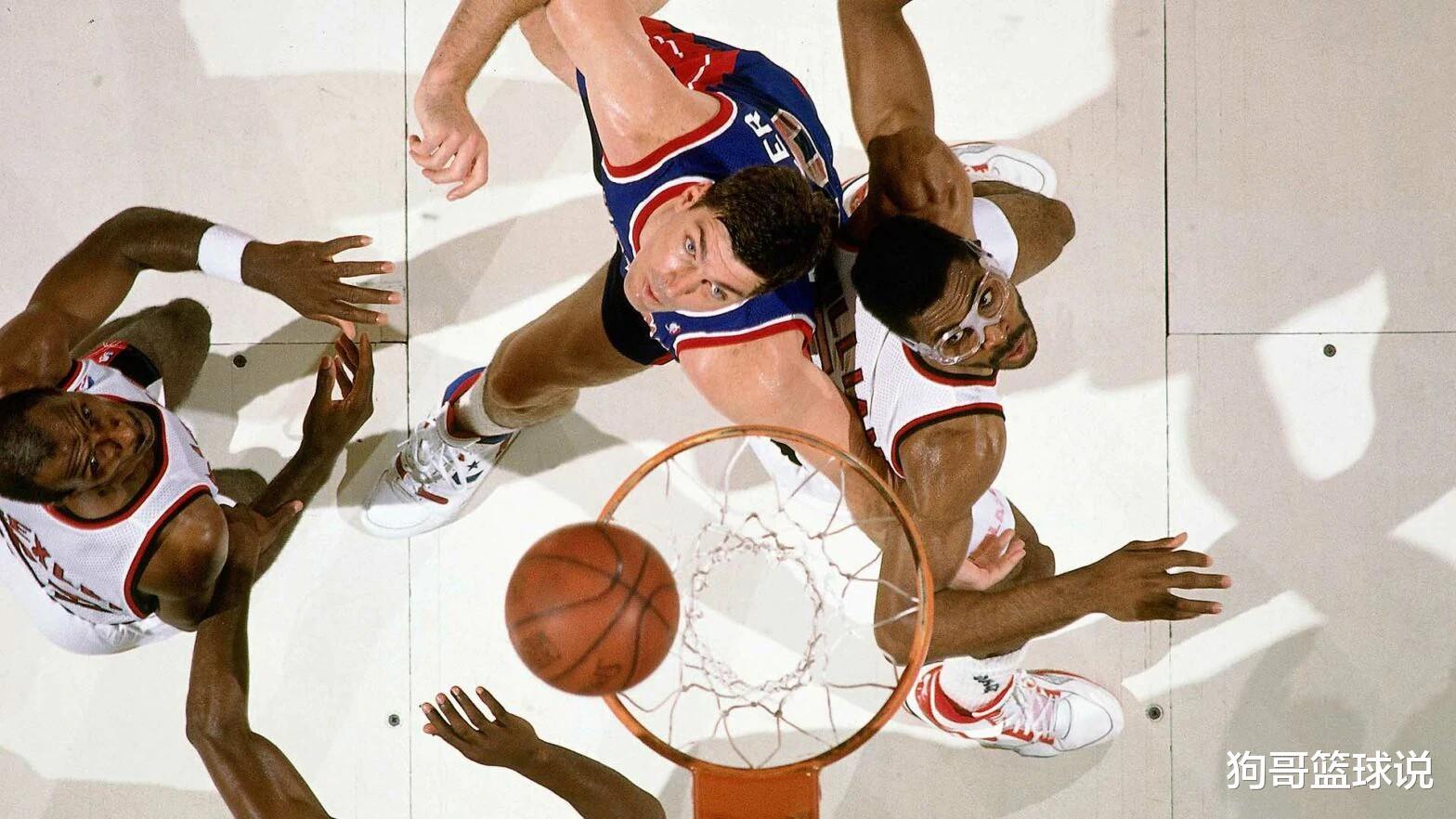 NBA带球搏击第一人，拳打伯德脚踩乔丹，比尔·兰比尔有多凶悍？(14)