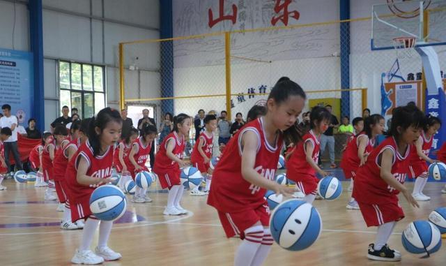 巩晓彬出席！新泰鑫童篮球馆开业，成泰安市青少年篮球培训基地(2)