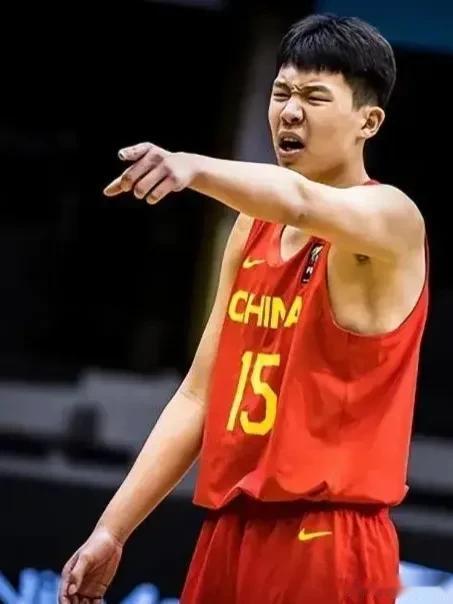 中国男篮潜力三星模板是谁？

1，杨瀚森：模板周琦
周琦2.16米，臂展2.33(1)