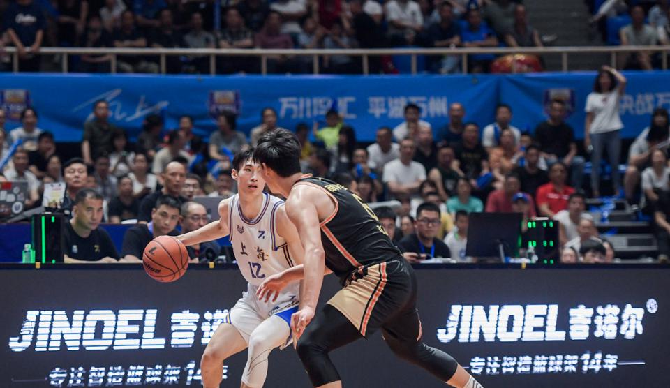 上海男篮U21夺冠，展现出青年篮球的活力与潜力(3)