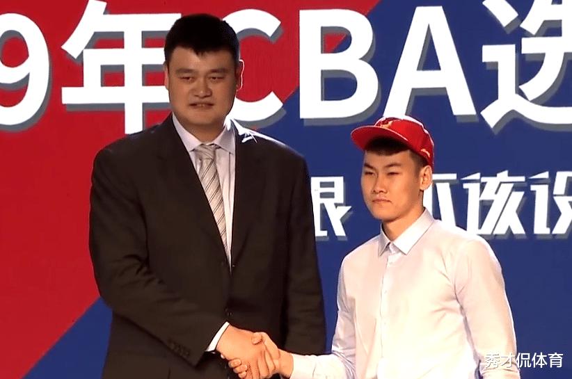 CBA最强二轮秀！24岁才打CBA，如今入选中国男篮18人大名单创历史(1)