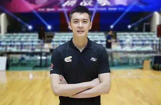 辽宁男篮拿到两连冠，下赛季能否跟广东男篮一样实现三连冠？(1)