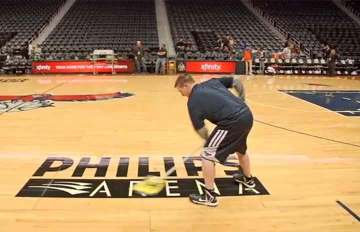 NBA的地板清洁工能赚多少钱？(1)