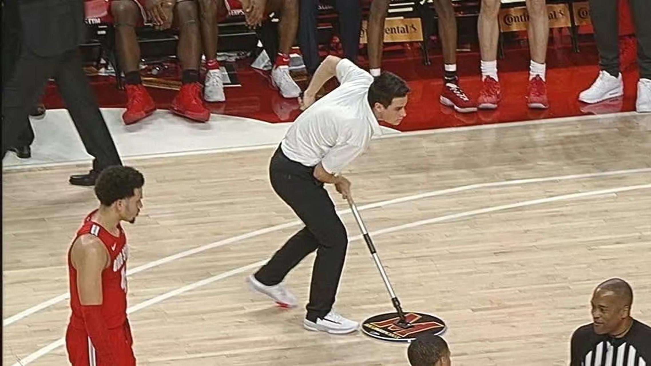 NBA的地板清洁工能赚多少钱？(2)