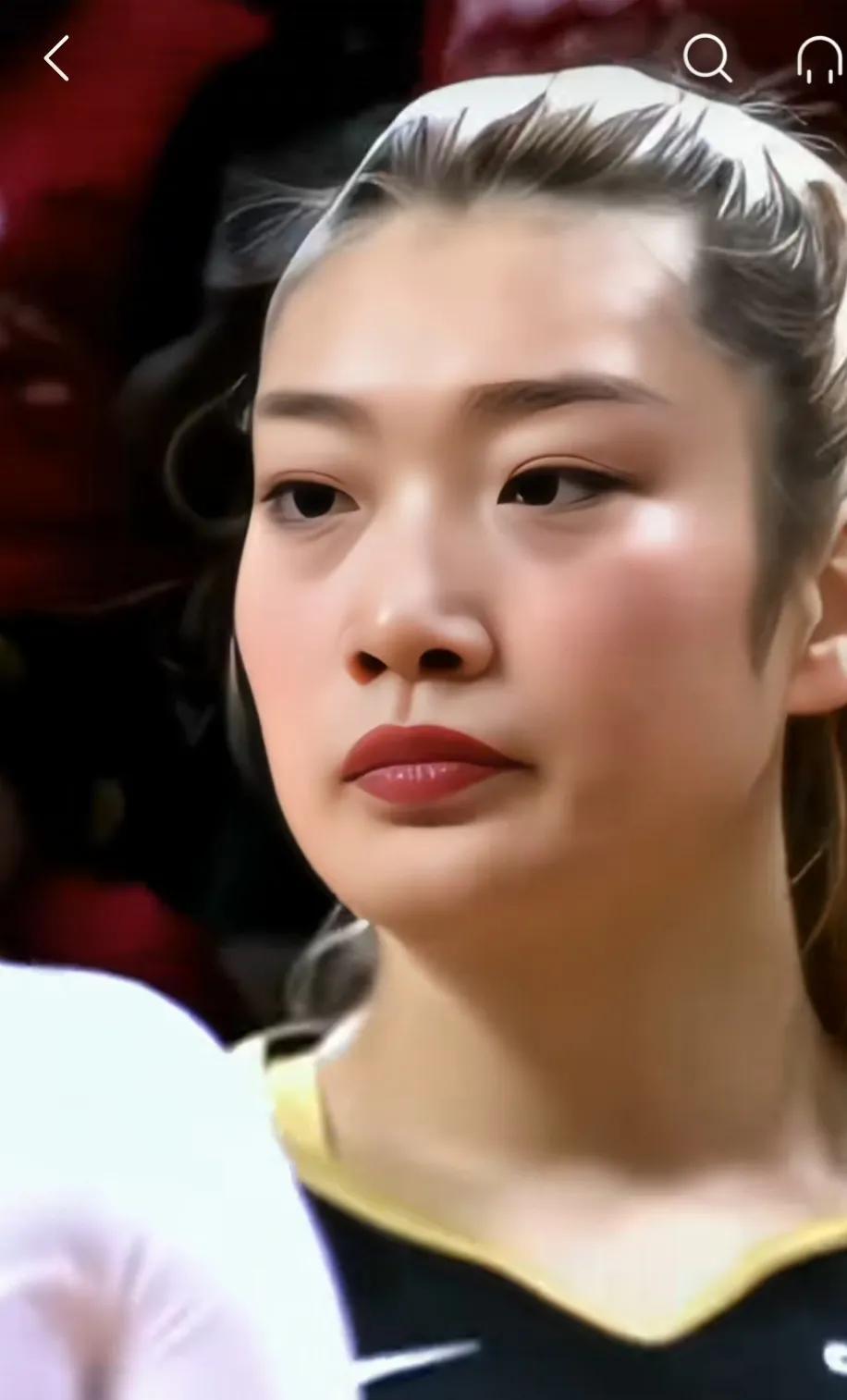 不得不提！！！
李梦作为中国女篮第一人，也称得上女篮第一颜值[赞]
赛场上是不是(3)