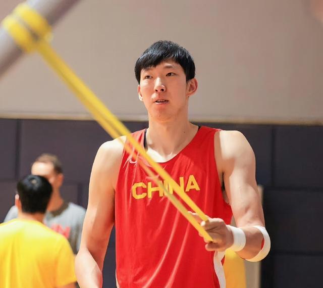 亚洲男篮最佳5人，中国队两人上榜，周琦首屈一指，归化球员在内(2)