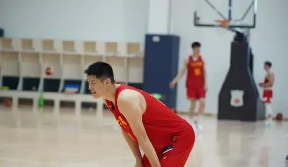 体能！中国男篮的短板不是投射而是体能！没有了体能，投射率自然会下降，体力不支，防(1)