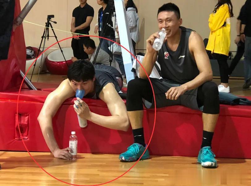 体能！中国男篮的短板不是投射而是体能！没有了体能，投射率自然会下降，体力不支，防(3)
