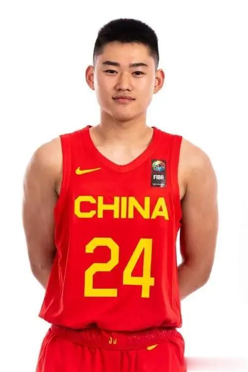 在保证健康的情况下，这二人将会是下一届中国男篮的内外核心。
内线:杨翰森
目前1(2)