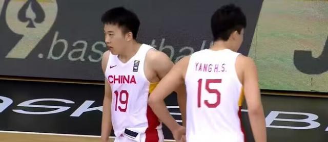 U19男篮中国队惜败世界第二，裁判真是CBA，场均失误20+辣眼睛！(3)