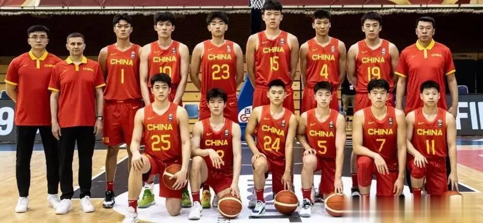 平心而论！中国U19男篮天赋满满，未进八强可惜，死亡之组名不虚传，教练是短板！
(1)