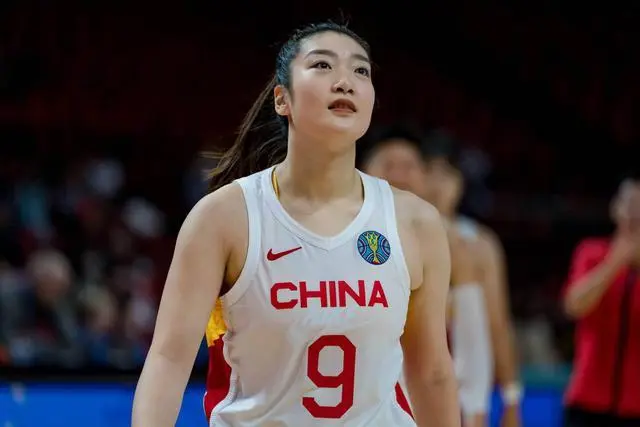 李梦引领中国女篮登顶亚洲杯，豪迈归来再战WNBA巅峰(1)