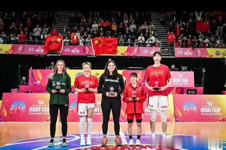 篮球女神实力与可爱并存——-韩旭
MVP，最佳阵容，中国女篮新领袖，亚洲杯夺冠最(1)