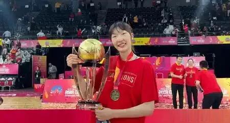 篮球女神实力与可爱并存——-韩旭
MVP，最佳阵容，中国女篮新领袖，亚洲杯夺冠最(2)